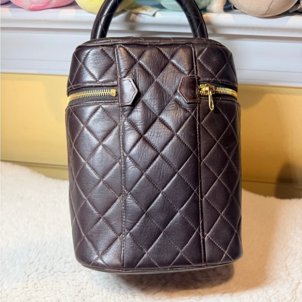 Authentic Vintage CHANEL Matelasse Dark Brown Lambskin Vanity Bag - Picture 4 of 16